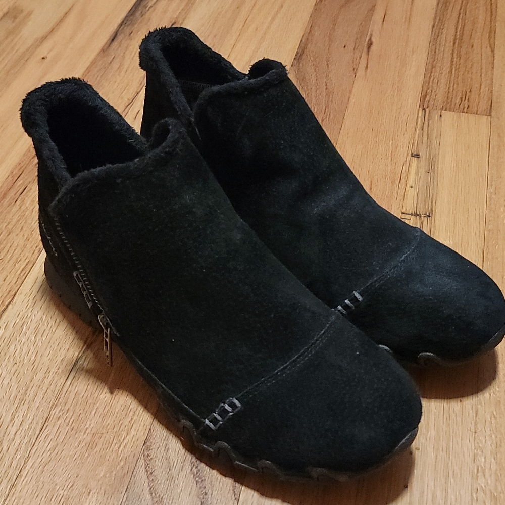 Sketchers suede booties